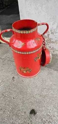 bidon pentru lapte vopsit arta vintage