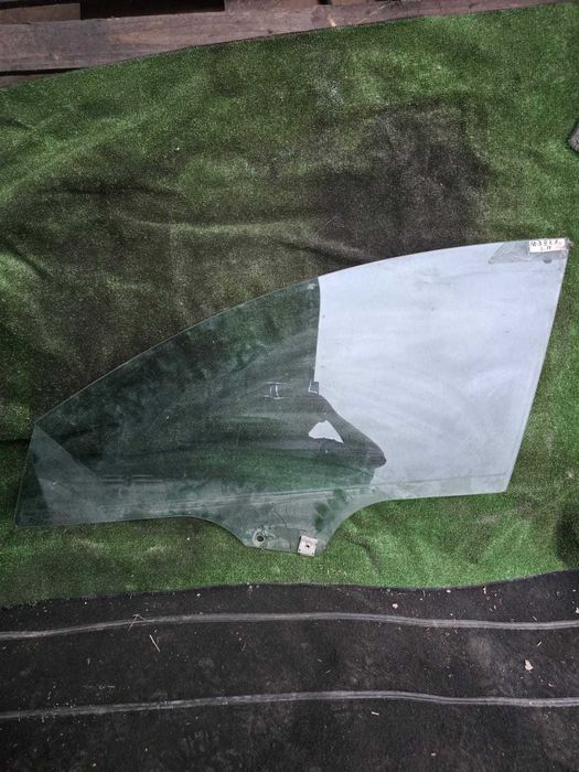 Стекло переднее левое  Мазда Mazda 3 BL