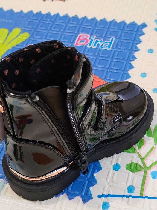 Ghete fete negru lăcuit -noi,neprobate