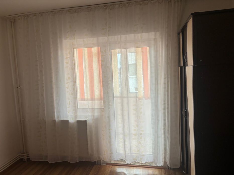 Inchiriez apartament