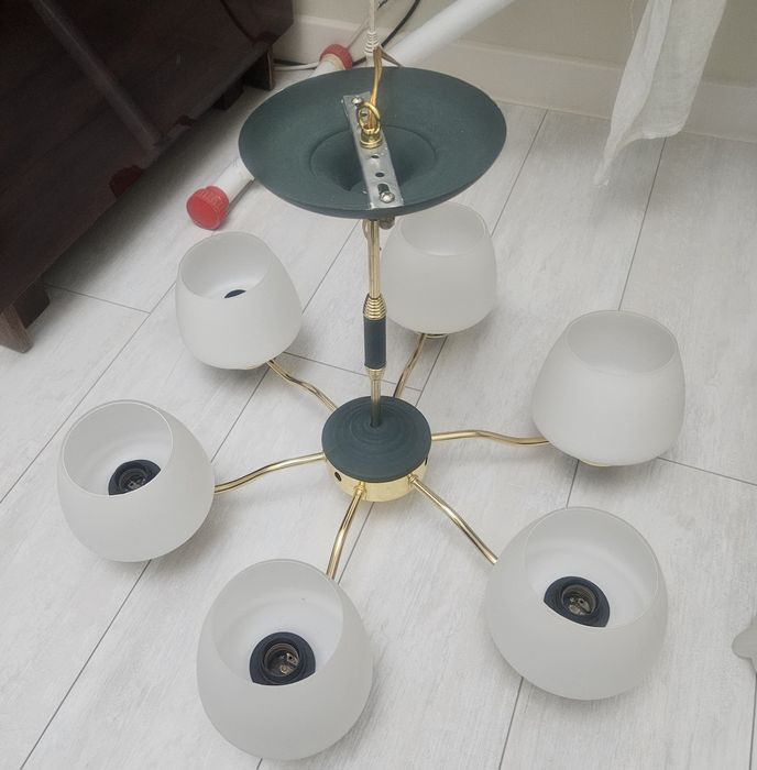 Продам люстры,разные.