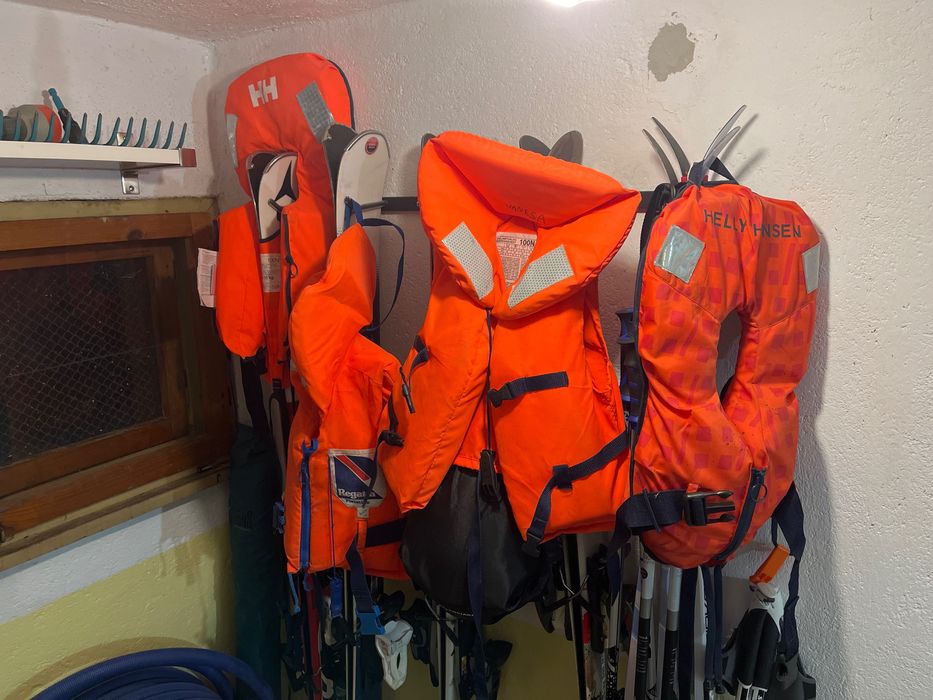 Спасителни жилетки