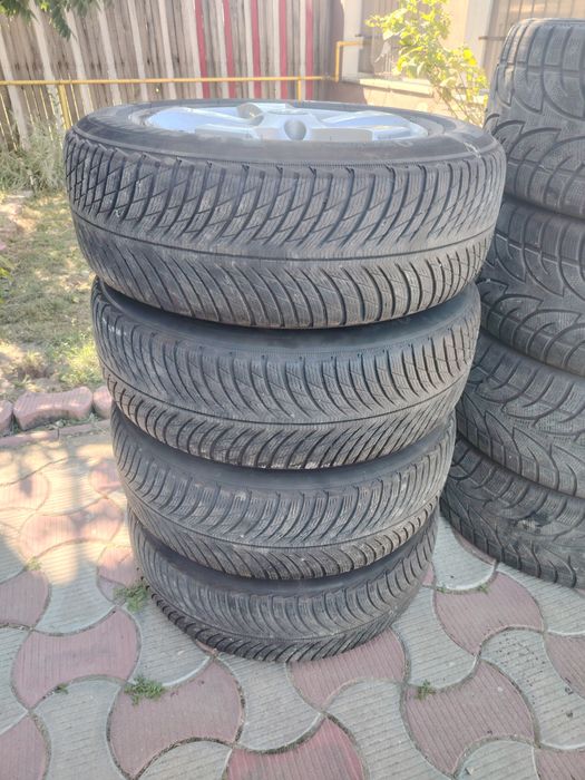 Vând cauciucuri r17 , r20,  r21