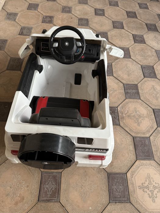 Продам детскую машинку с пультом