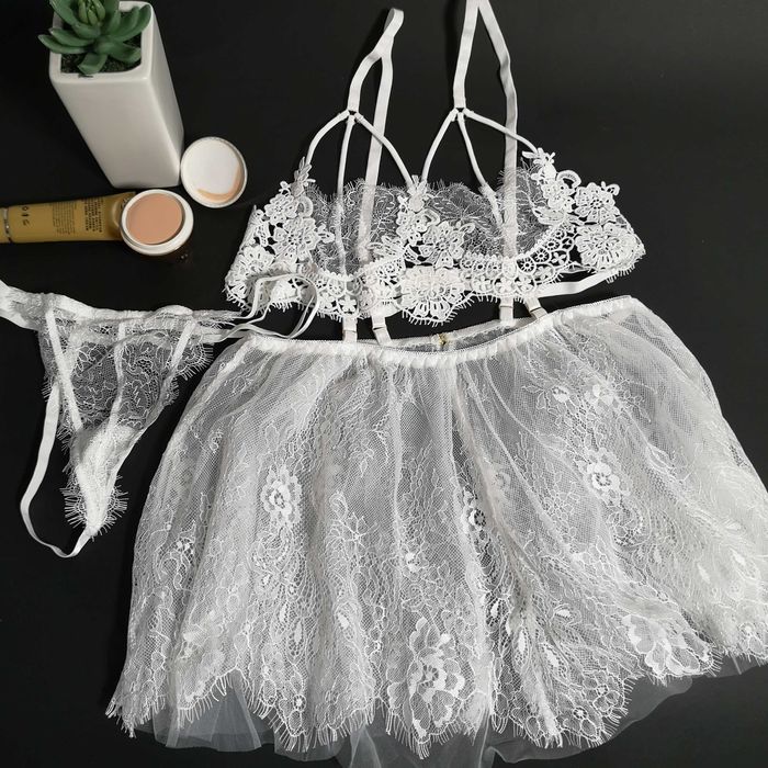 комплект дантелено нощно бельо