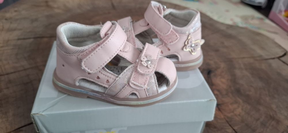 Детски сандали за момиче