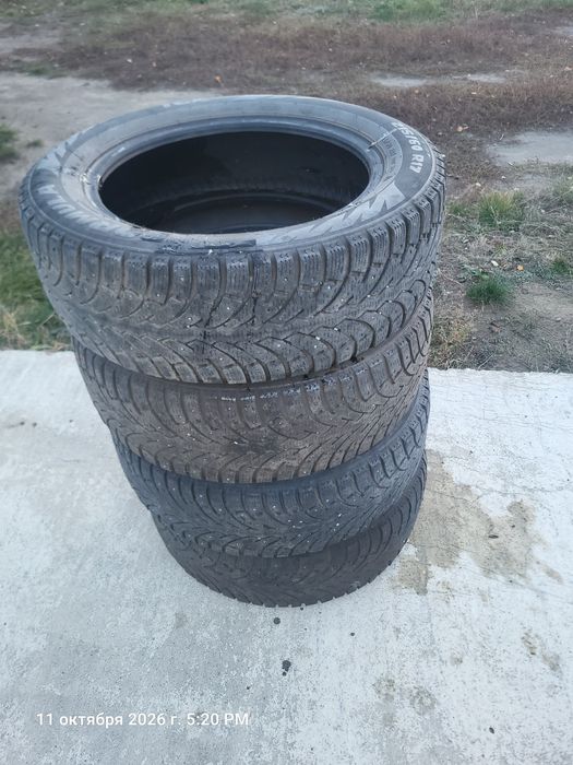 Продам комплект шин 215/60/17