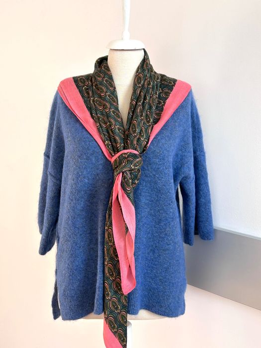 Цветен голям хубав шал