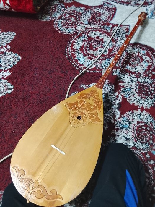 Продаю казахский домбра