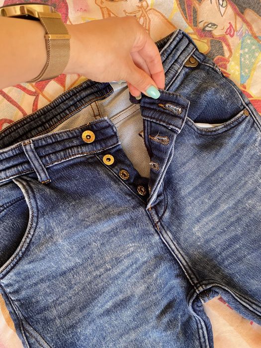 Тъмно сини дънки