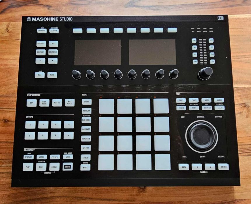 Електронни инстументи Elektron и Novation, ефект педали, Maschine