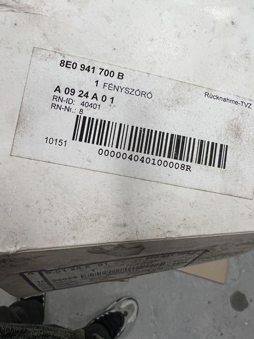 Audi A4 B8 2х десни халогена !НОВИ!