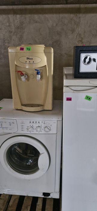 Продам  бу,мониторы,принтеры, столы, шкафы
