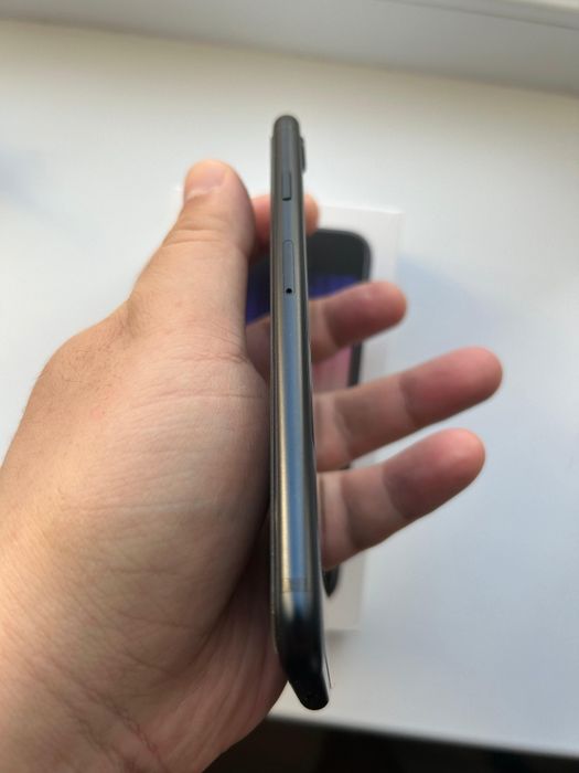 IPhone SE 64GB 3 поколение