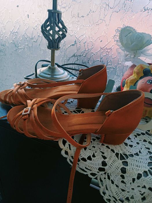 Обувки за спортни танци