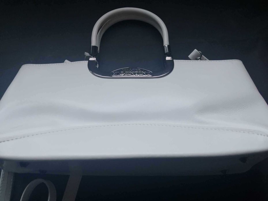 бяла чанта Валентино естествена кожа  малък размер