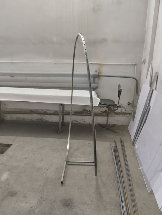 Стильная вешалка в ЛОФТ декоре.