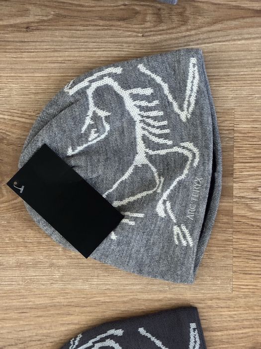 Beanies, 6 available, 95 lei/piece