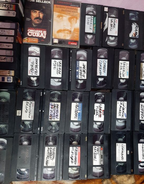 Vând casete video filme vechi traduse în stare bună