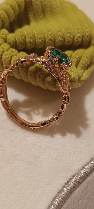 Inel superb marime mare cu piatra verde