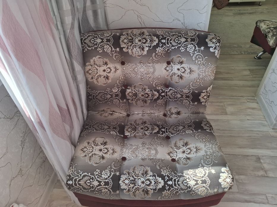 Продам уголок с креслами