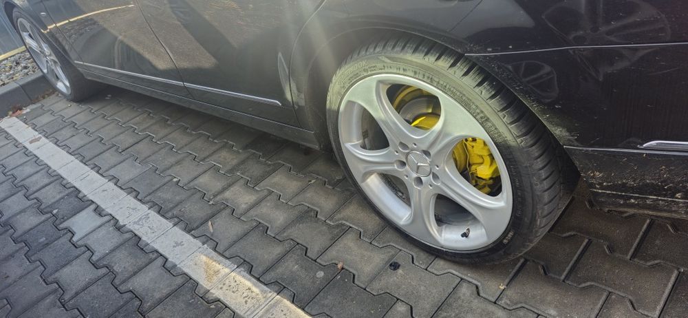 Vand sau schimb jante mercedes r18 in doua dimensiuni  provin de pe w205