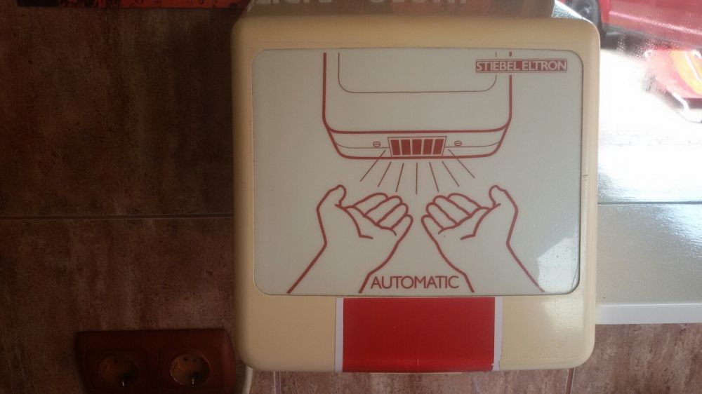 Uscator maini cu senzor