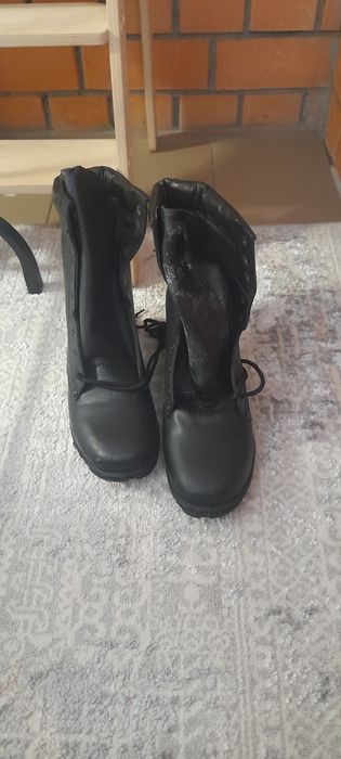 Продам берцы и туфли