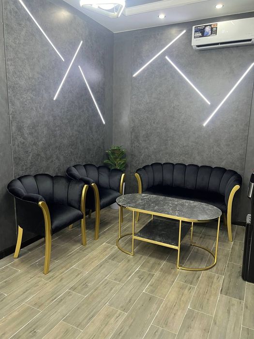 Журналний стол  (авалний)