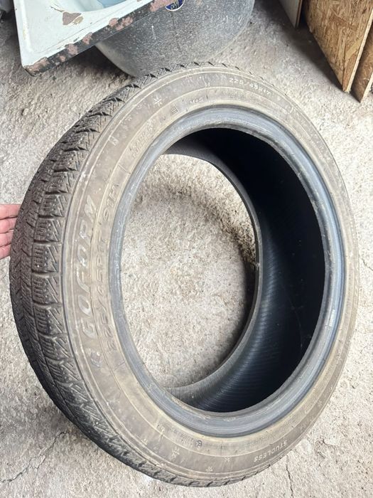 Продам комплект зимних шин б/у