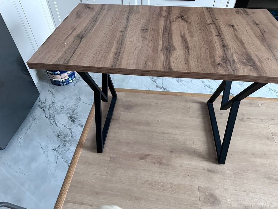 Стол.  сатылады.