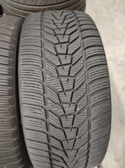 235/45/18 Hankook