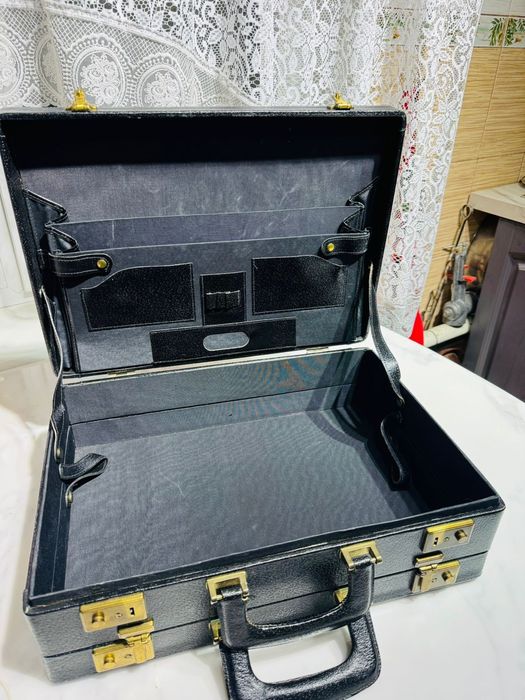 Продам чемодан GES.GESCH