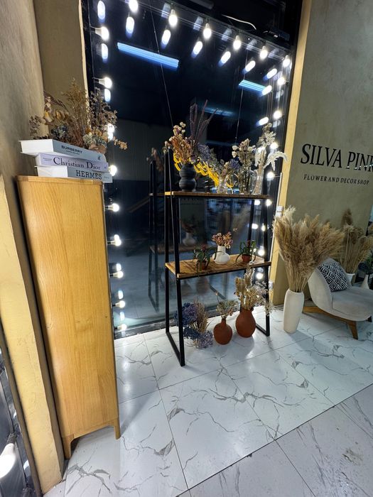 Цветочный магазин продается