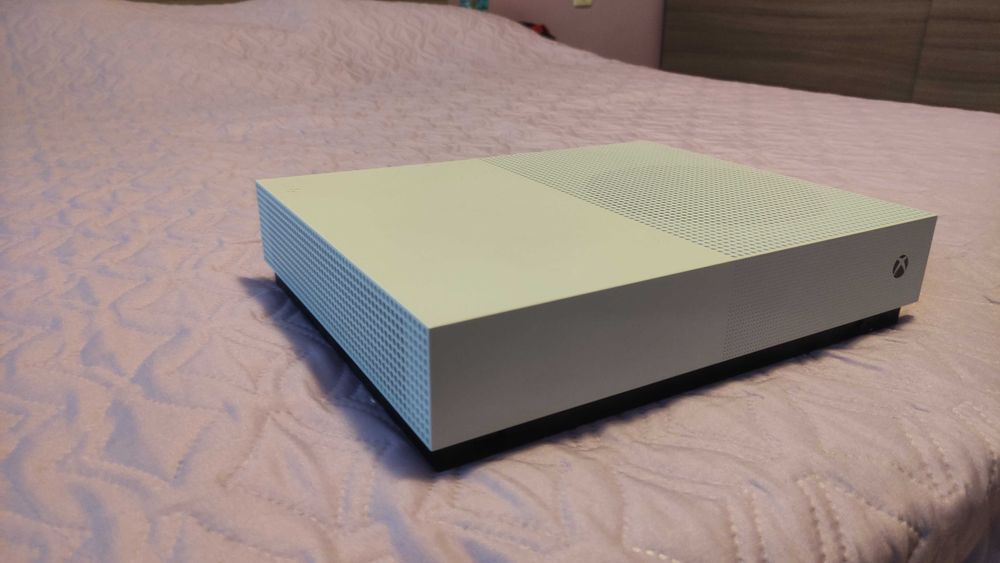 XBOX ONE S като нов