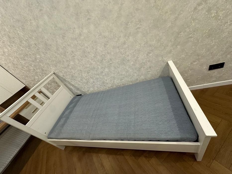 Кровать "Хэмнесс" от "Икеа".