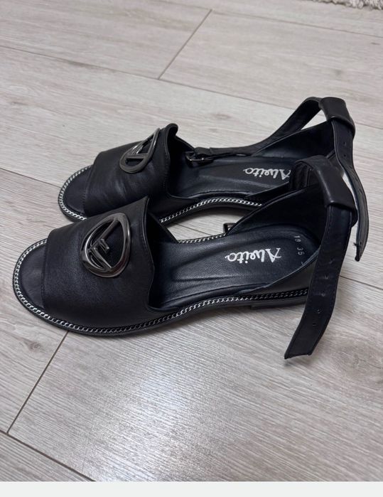 Дамски сандали от черна естествена кожа