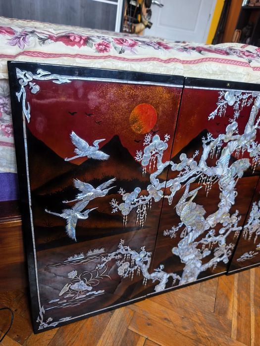 Голямо азиатско пано седеф, дърво