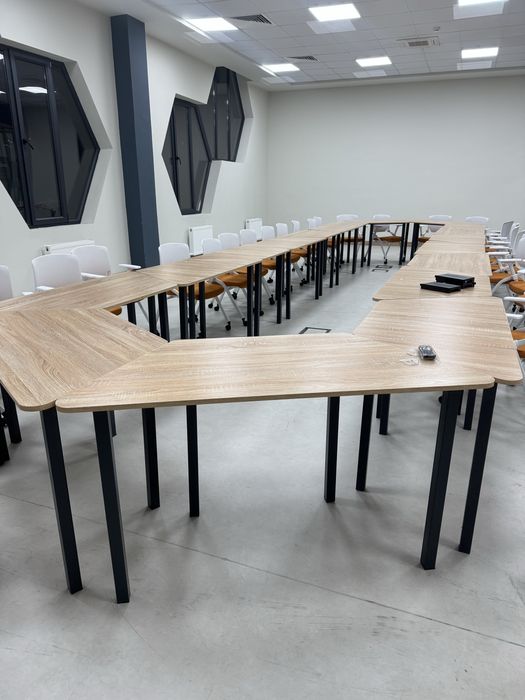 Круглый стол от производителя для кафе