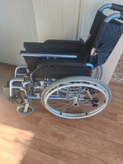 Продам инвалидную коляску