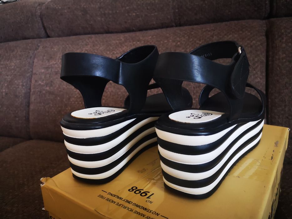 Босоножки на платформе