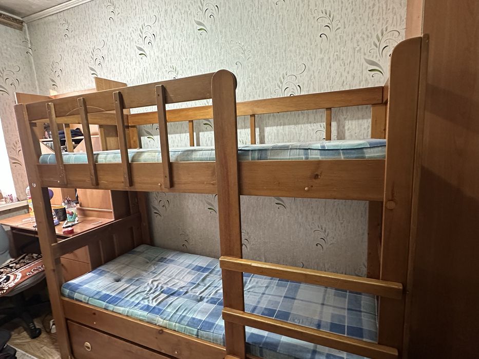 Кровать двухъярусная с 2-мя матрасами