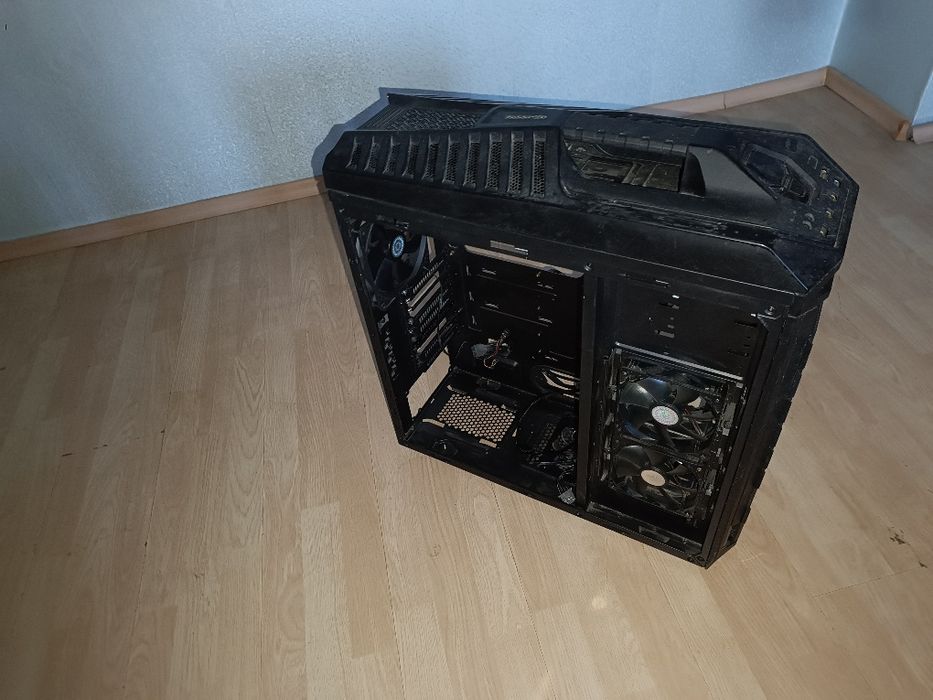 Продавам Cooler master Storm Trooper