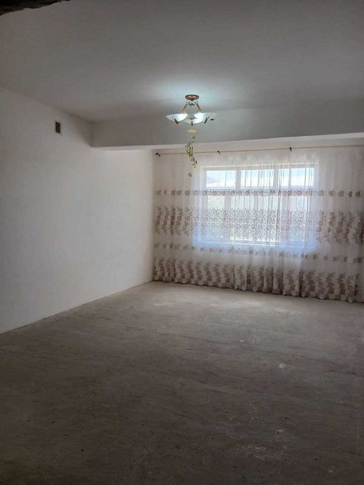 Продается 3-к. квартира , 123 м  , в центре города Карши .