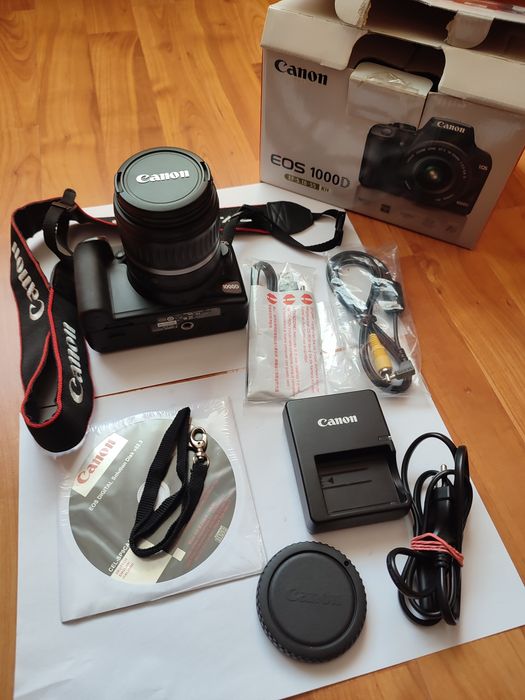 Vând aparat foto DSLR Canon EOS