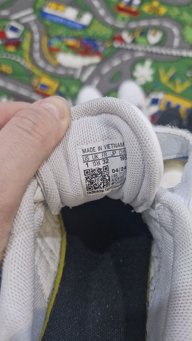 Adidasi adidas mărimea 32