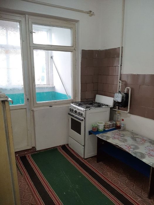 Срочна 3 хонали  уй сотилади