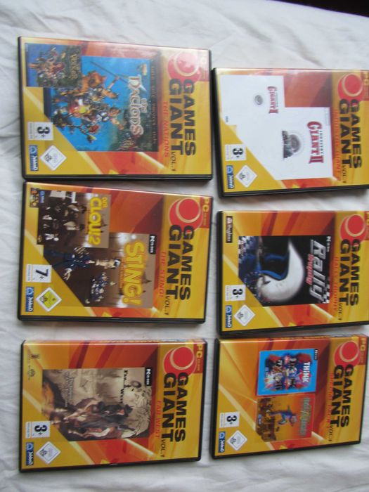 Кутия с 15 ретро компютърни  игри