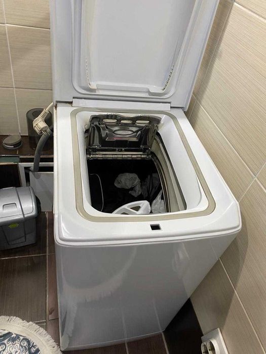 Продам стиральную машину INDESIT