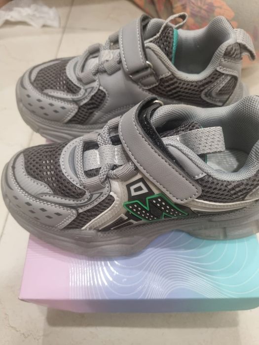 Продам кроссовки